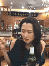 从吃相就能看出女神与女汉子的区别，哪个做女朋友会更好