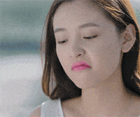 美女瞥了你一眼，打心底看扁你了